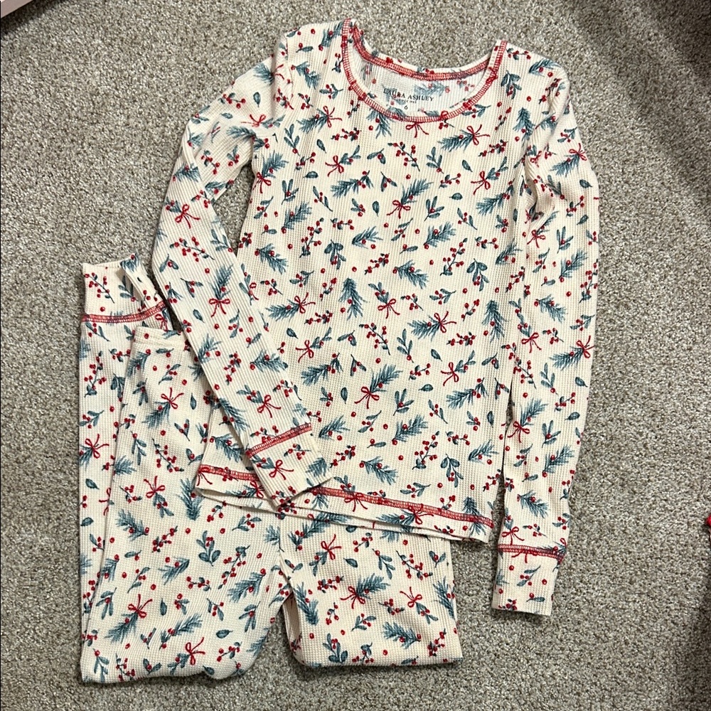 Girls Size 6 Laura Ashley Holiday Pajamas
